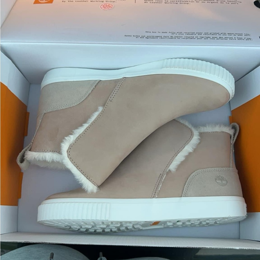 Women’s timberland boots size 8 brand new in box never worn